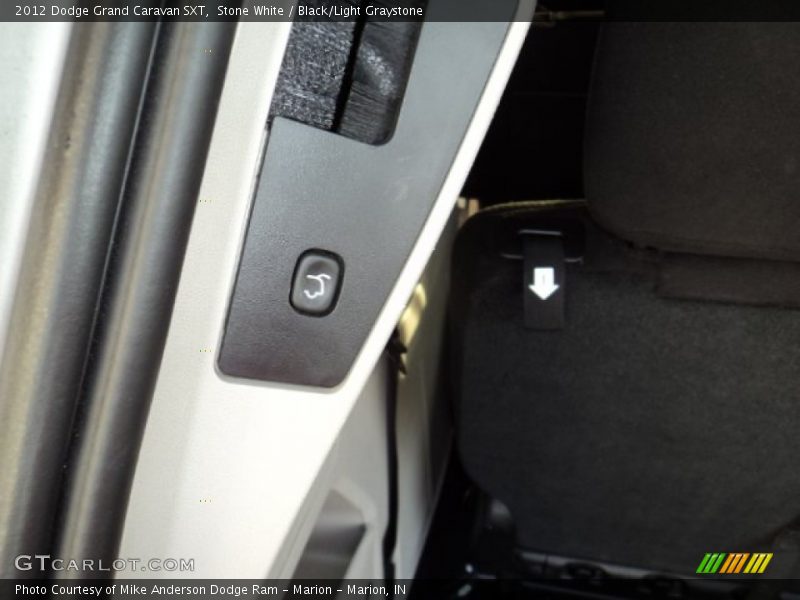 Stone White / Black/Light Graystone 2012 Dodge Grand Caravan SXT