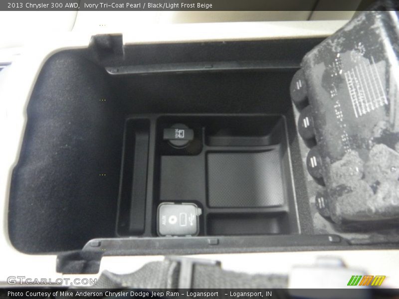 Ivory Tri-Coat Pearl / Black/Light Frost Beige 2013 Chrysler 300 AWD
