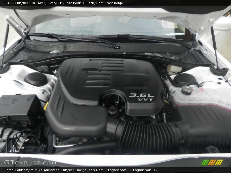 Ivory Tri-Coat Pearl / Black/Light Frost Beige 2013 Chrysler 300 AWD