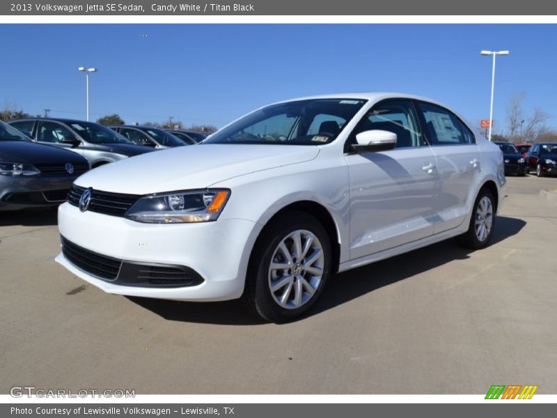Candy White / Titan Black 2013 Volkswagen Jetta SE Sedan