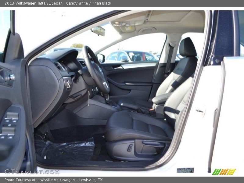 Candy White / Titan Black 2013 Volkswagen Jetta SE Sedan