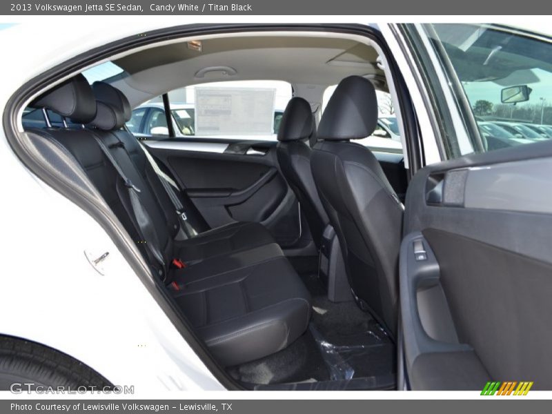 Candy White / Titan Black 2013 Volkswagen Jetta SE Sedan