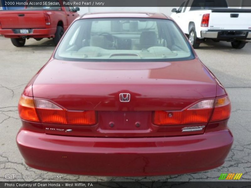Ruby Red Pearl / Ivory 2000 Honda Accord SE Sedan