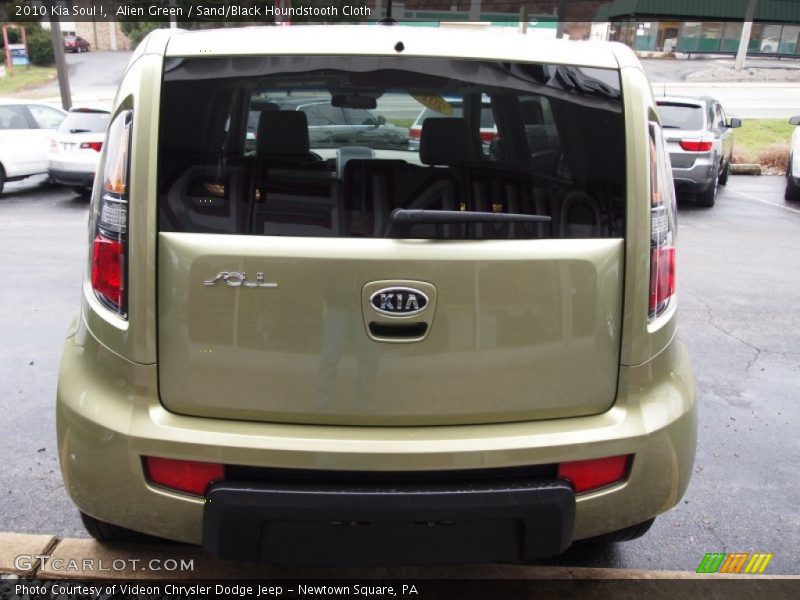 Alien Green / Sand/Black Houndstooth Cloth 2010 Kia Soul !