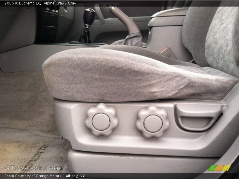 Alpine Gray / Gray 2006 Kia Sorento LX
