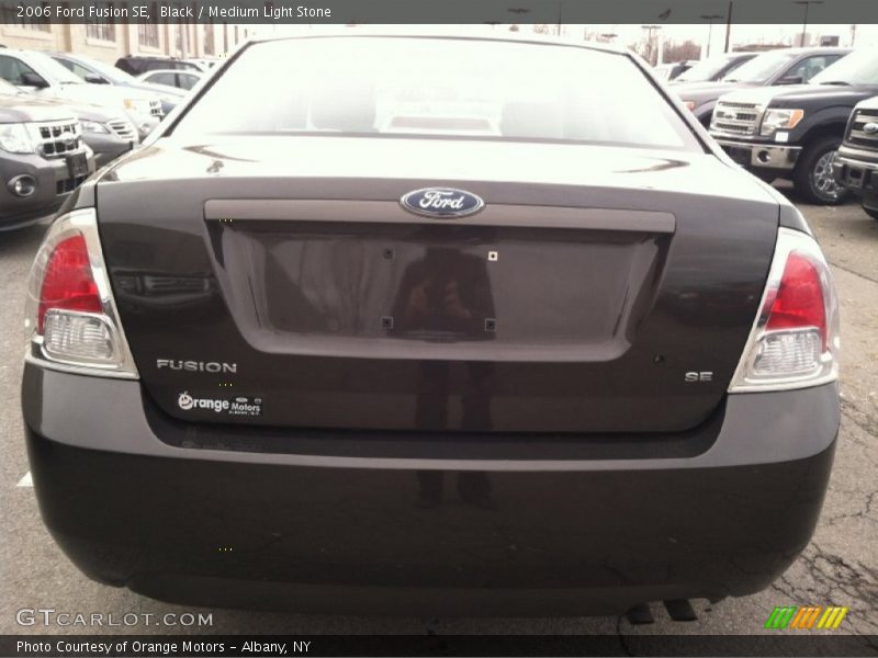 Black / Medium Light Stone 2006 Ford Fusion SE