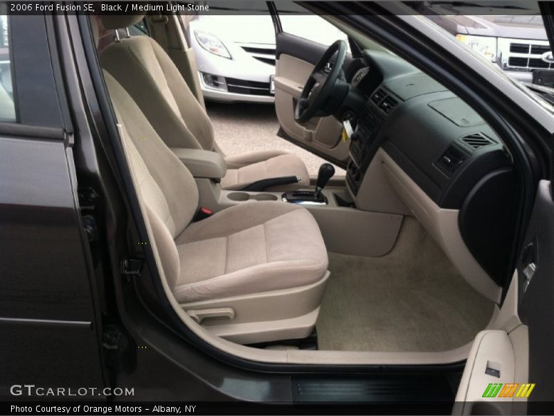 Black / Medium Light Stone 2006 Ford Fusion SE