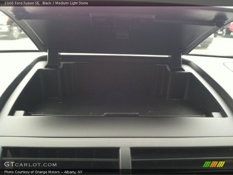 Black / Medium Light Stone 2006 Ford Fusion SE
