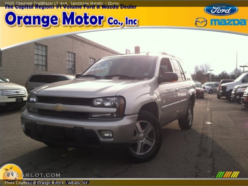 Sandstone Metallic / Ebony 2005 Chevrolet TrailBlazer LT 4x4