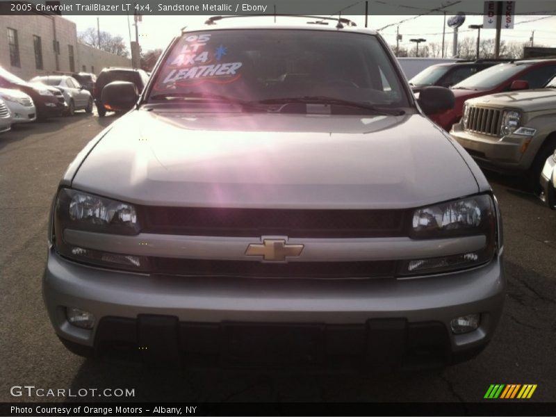 Sandstone Metallic / Ebony 2005 Chevrolet TrailBlazer LT 4x4