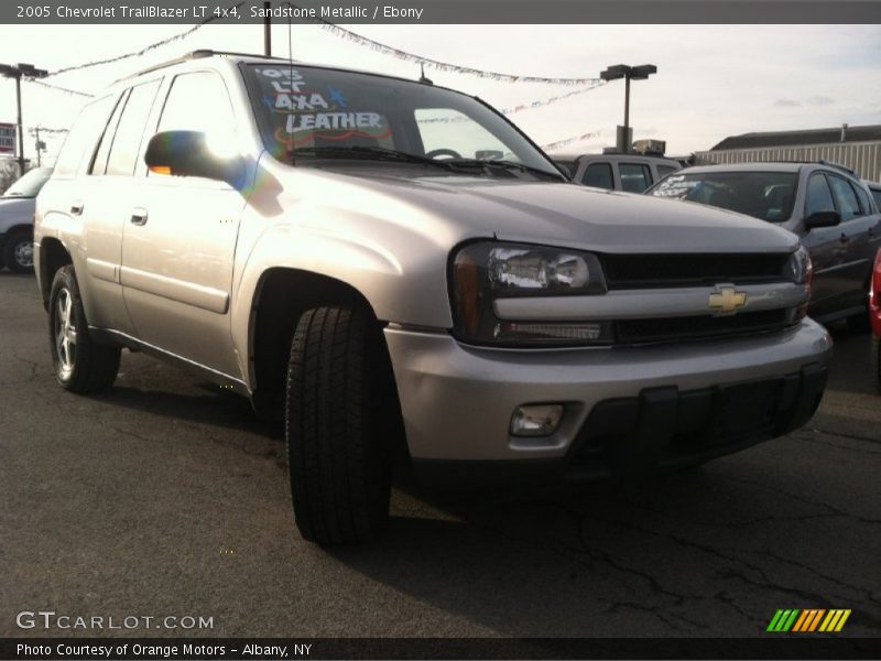 Sandstone Metallic / Ebony 2005 Chevrolet TrailBlazer LT 4x4