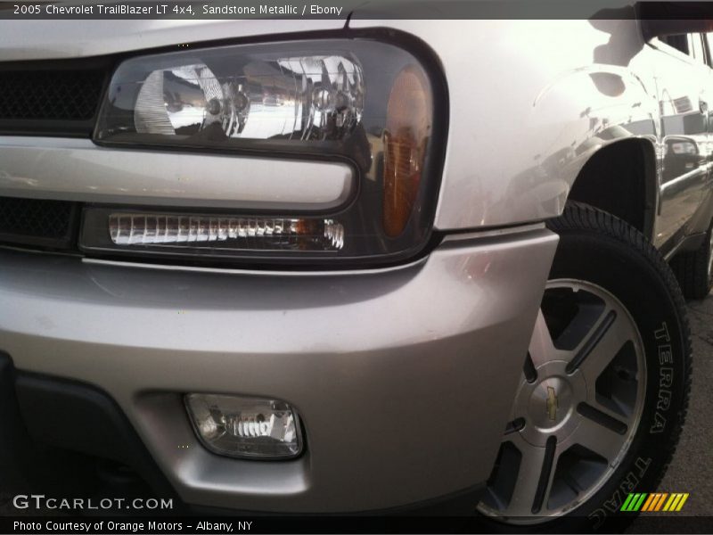 Sandstone Metallic / Ebony 2005 Chevrolet TrailBlazer LT 4x4