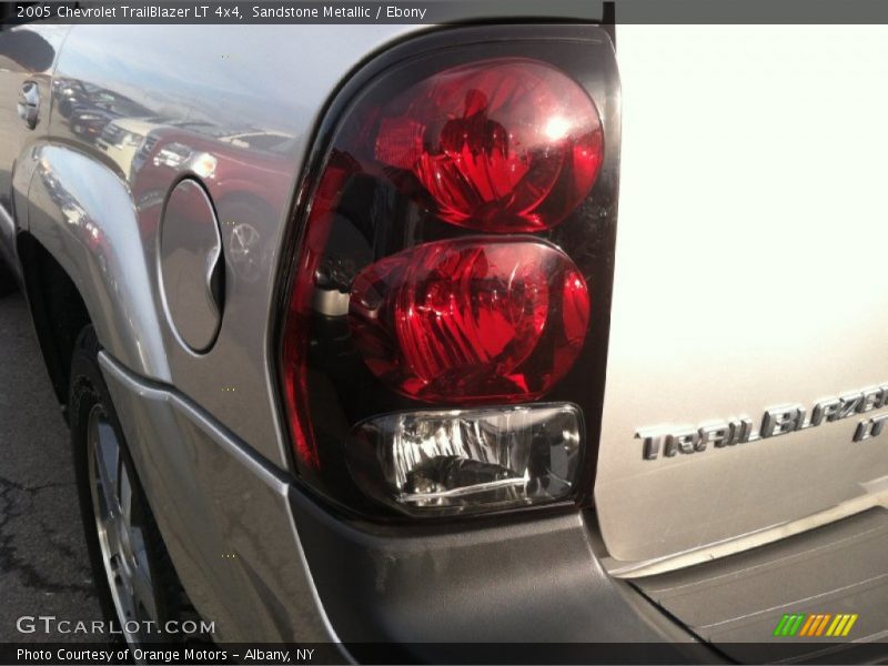 Sandstone Metallic / Ebony 2005 Chevrolet TrailBlazer LT 4x4