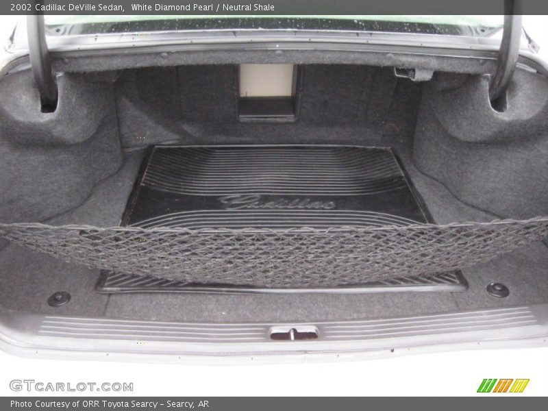 White Diamond Pearl / Neutral Shale 2002 Cadillac DeVille Sedan