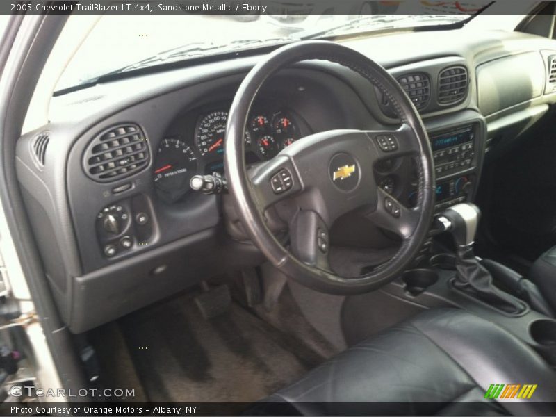 Sandstone Metallic / Ebony 2005 Chevrolet TrailBlazer LT 4x4