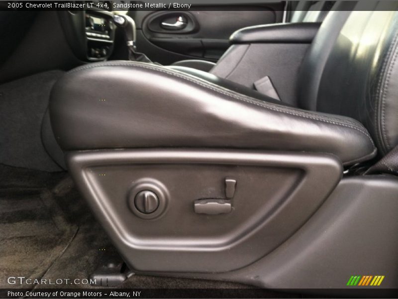 Sandstone Metallic / Ebony 2005 Chevrolet TrailBlazer LT 4x4