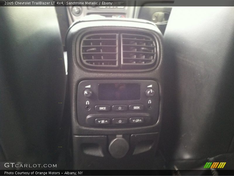 Sandstone Metallic / Ebony 2005 Chevrolet TrailBlazer LT 4x4