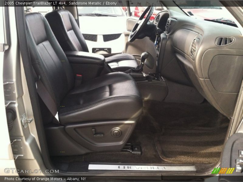 Sandstone Metallic / Ebony 2005 Chevrolet TrailBlazer LT 4x4