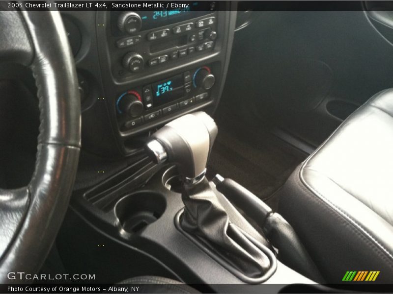 Sandstone Metallic / Ebony 2005 Chevrolet TrailBlazer LT 4x4