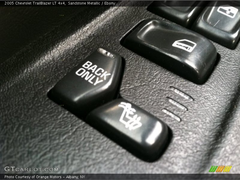 Sandstone Metallic / Ebony 2005 Chevrolet TrailBlazer LT 4x4