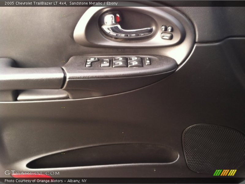 Sandstone Metallic / Ebony 2005 Chevrolet TrailBlazer LT 4x4
