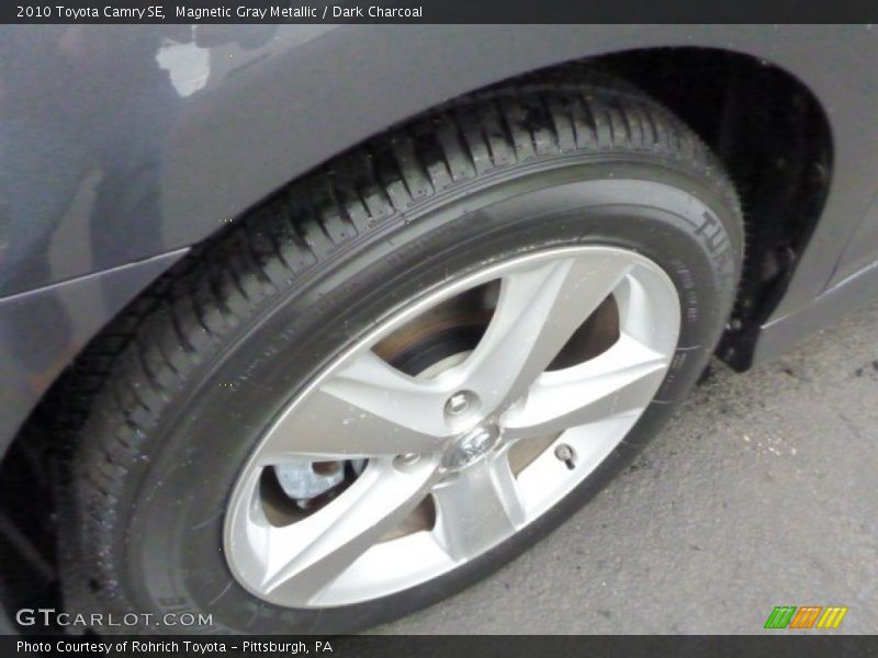 Magnetic Gray Metallic / Dark Charcoal 2010 Toyota Camry SE