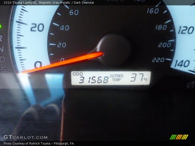 Magnetic Gray Metallic / Dark Charcoal 2010 Toyota Camry SE