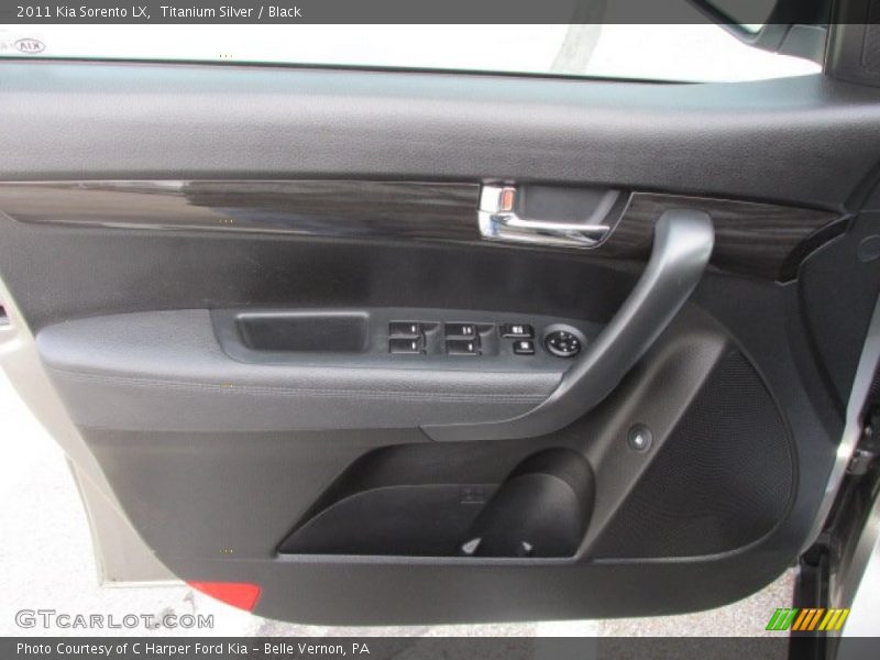 Titanium Silver / Black 2011 Kia Sorento LX