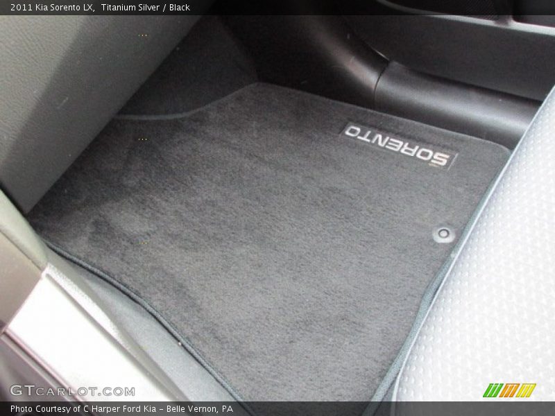 Titanium Silver / Black 2011 Kia Sorento LX