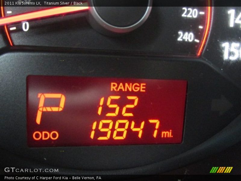 Titanium Silver / Black 2011 Kia Sorento LX