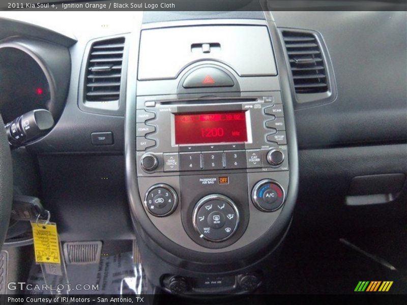 Ignition Orange / Black Soul Logo Cloth 2011 Kia Soul +