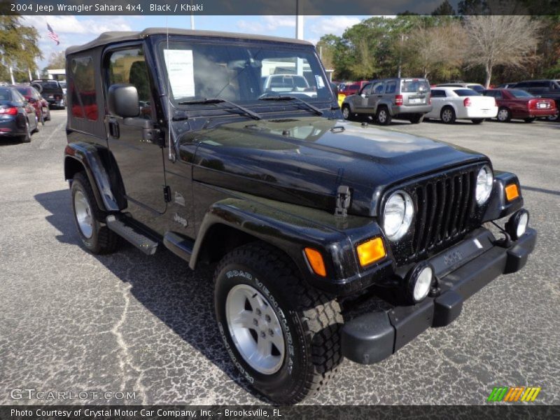 Front 3/4 View of 2004 Wrangler Sahara 4x4