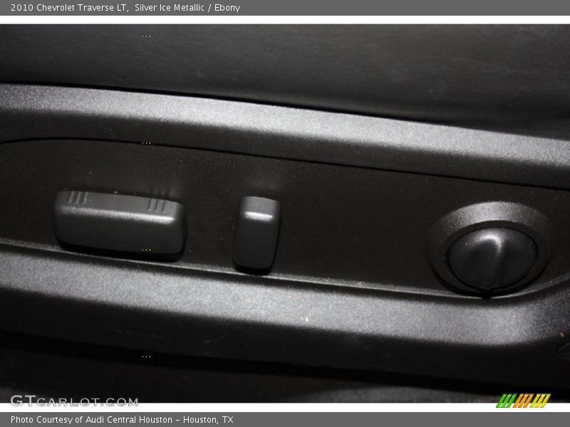 Silver Ice Metallic / Ebony 2010 Chevrolet Traverse LT