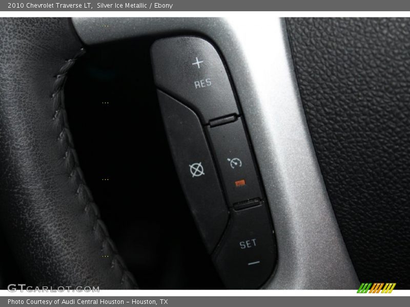 Silver Ice Metallic / Ebony 2010 Chevrolet Traverse LT