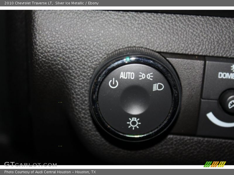 Silver Ice Metallic / Ebony 2010 Chevrolet Traverse LT