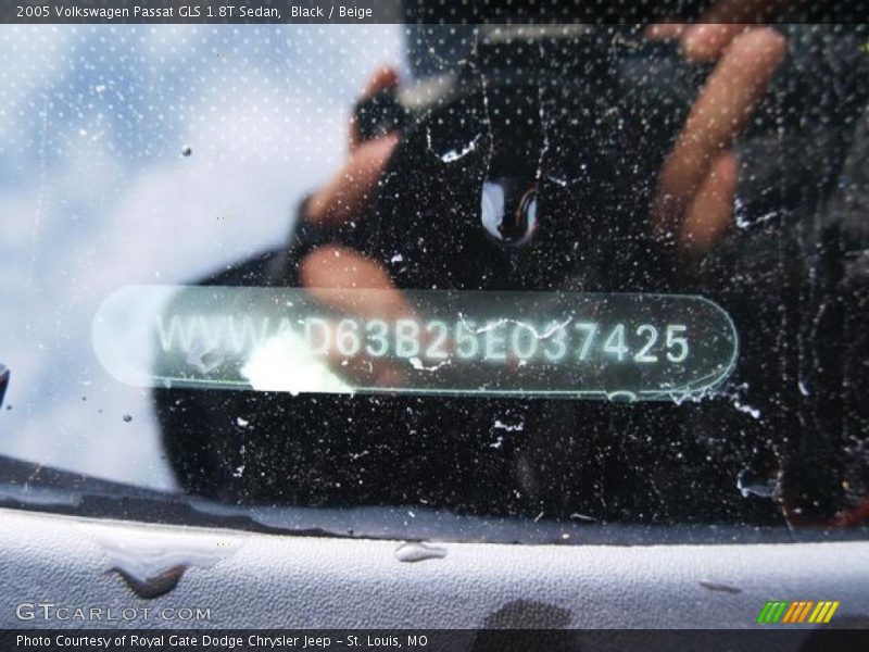 Black / Beige 2005 Volkswagen Passat GLS 1.8T Sedan