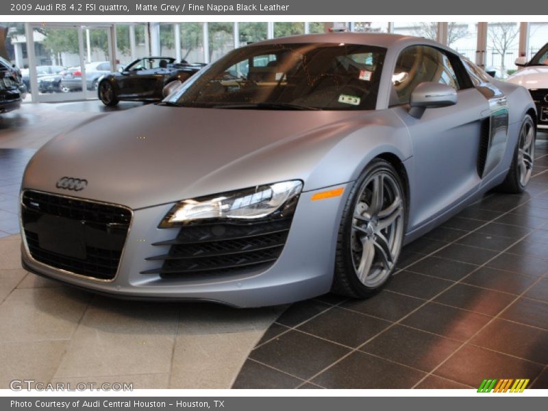 Front 3/4 View of 2009 R8 4.2 FSI quattro