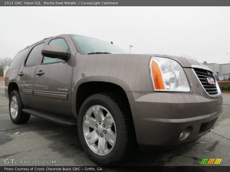 Front 3/4 View of 2013 Yukon SLE