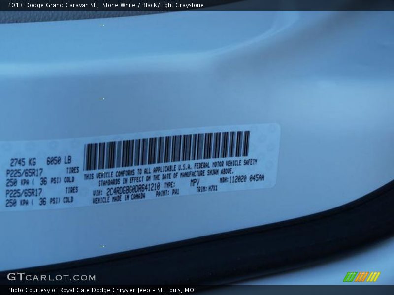 Stone White / Black/Light Graystone 2013 Dodge Grand Caravan SE