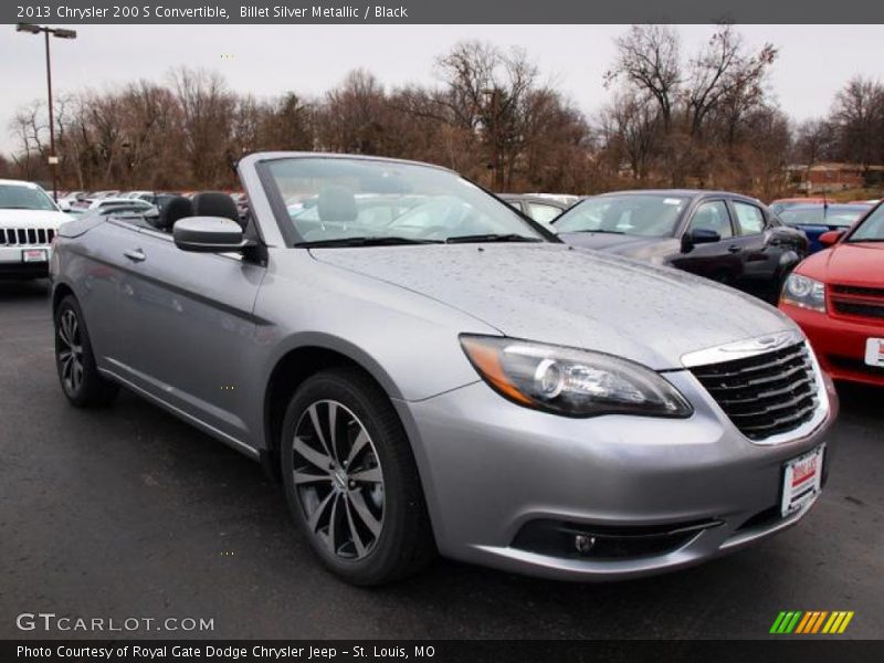 Front 3/4 View of 2013 200 S Convertible