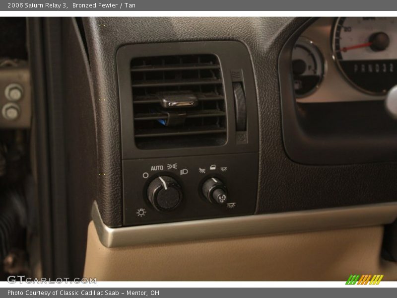 Bronzed Pewter / Tan 2006 Saturn Relay 3