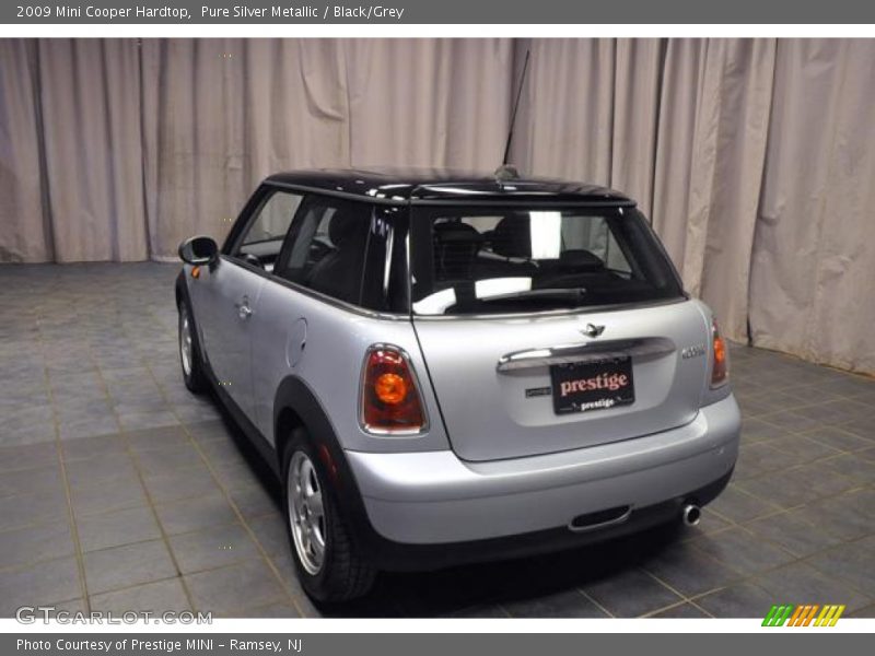 Pure Silver Metallic / Black/Grey 2009 Mini Cooper Hardtop