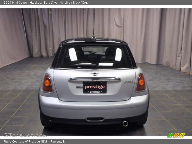 Pure Silver Metallic / Black/Grey 2009 Mini Cooper Hardtop
