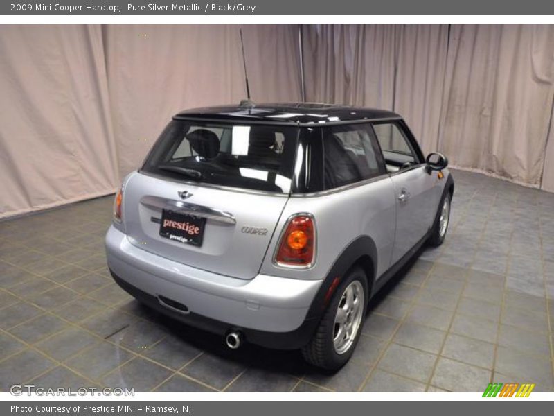 Pure Silver Metallic / Black/Grey 2009 Mini Cooper Hardtop
