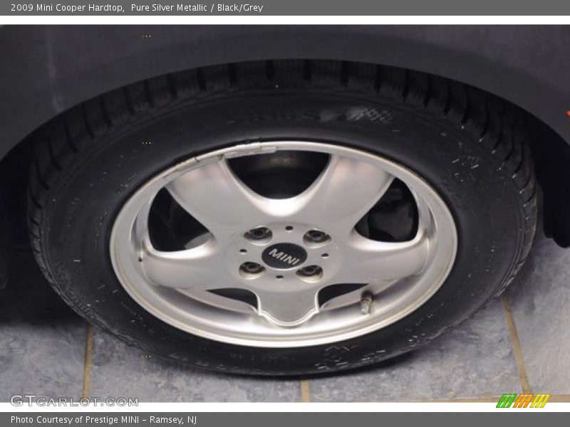 Pure Silver Metallic / Black/Grey 2009 Mini Cooper Hardtop