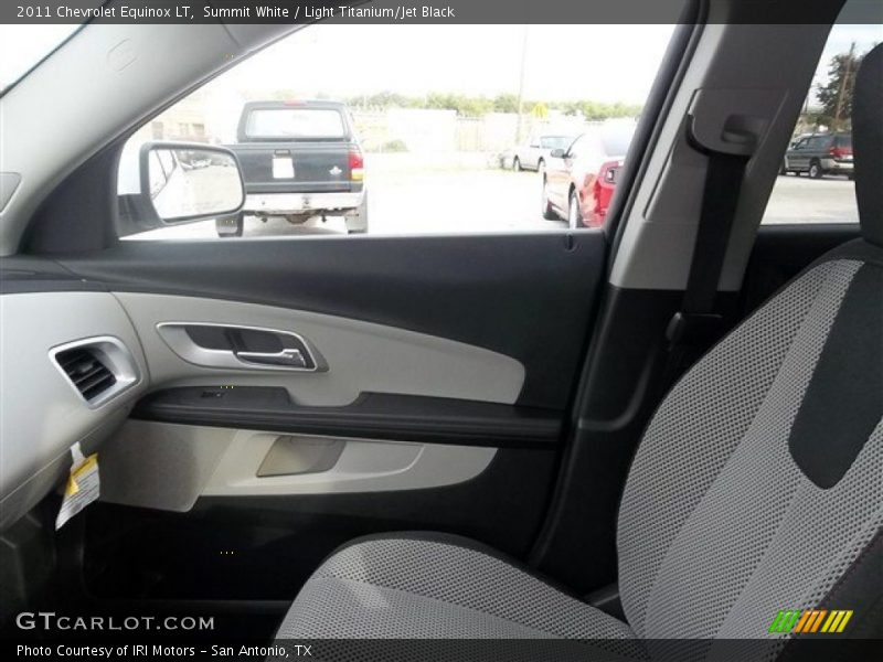 Summit White / Light Titanium/Jet Black 2011 Chevrolet Equinox LT