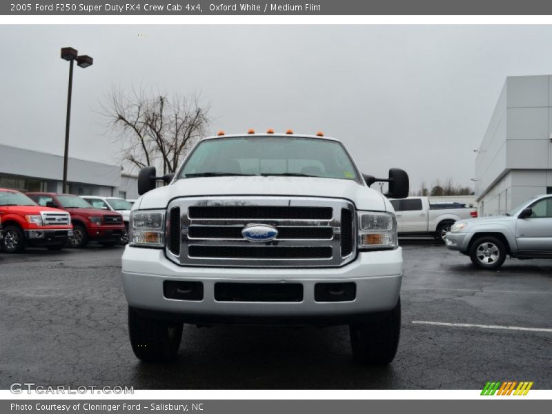 Oxford White / Medium Flint 2005 Ford F250 Super Duty FX4 Crew Cab 4x4