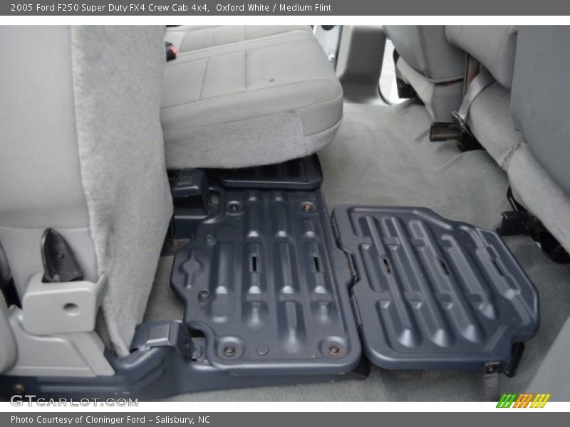 Oxford White / Medium Flint 2005 Ford F250 Super Duty FX4 Crew Cab 4x4