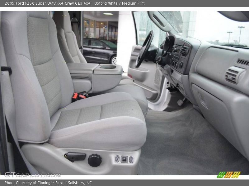 Oxford White / Medium Flint 2005 Ford F250 Super Duty FX4 Crew Cab 4x4