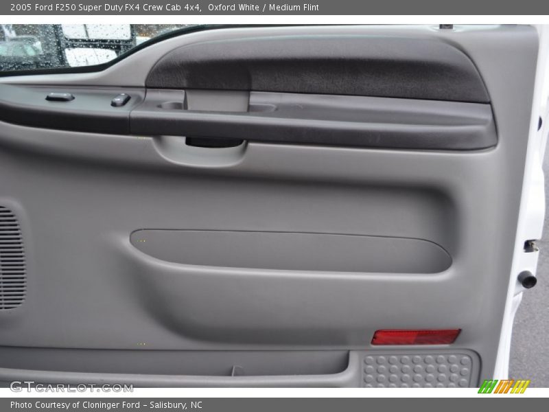 Oxford White / Medium Flint 2005 Ford F250 Super Duty FX4 Crew Cab 4x4